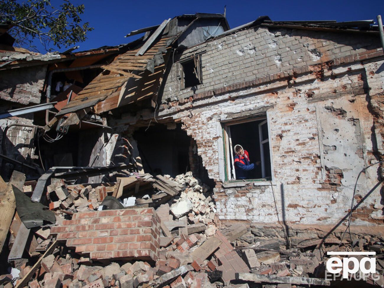 В результате обстрела Песок ранен местный житель