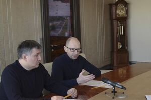 Арсений Яценюк провел оперативное совещание с силовиками