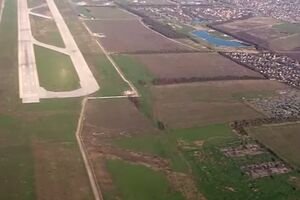 После боев взлетно-посадочная полоса донецкого аэропорта практически не пострадала. Видео