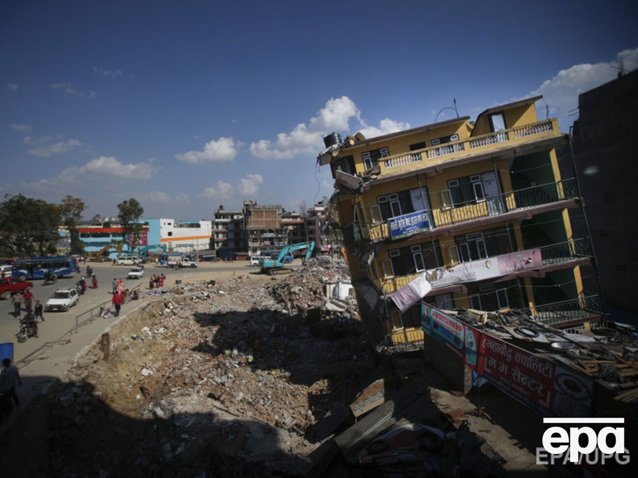 В Непале не хватает вертолетов для доставки грузов