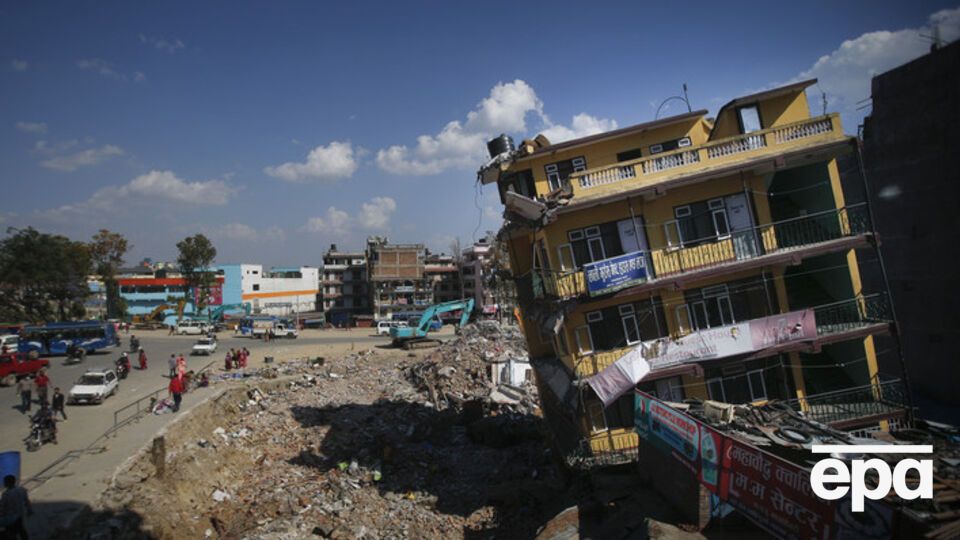 В Непале не хватает вертолетов для доставки грузов