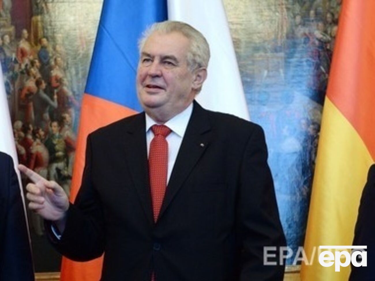 Земан: Политики разошлись во взглядах, Россия или "Исламское государство" несет большую угрозу, лично я думаю, что "Исламское государство" является большей угрозой