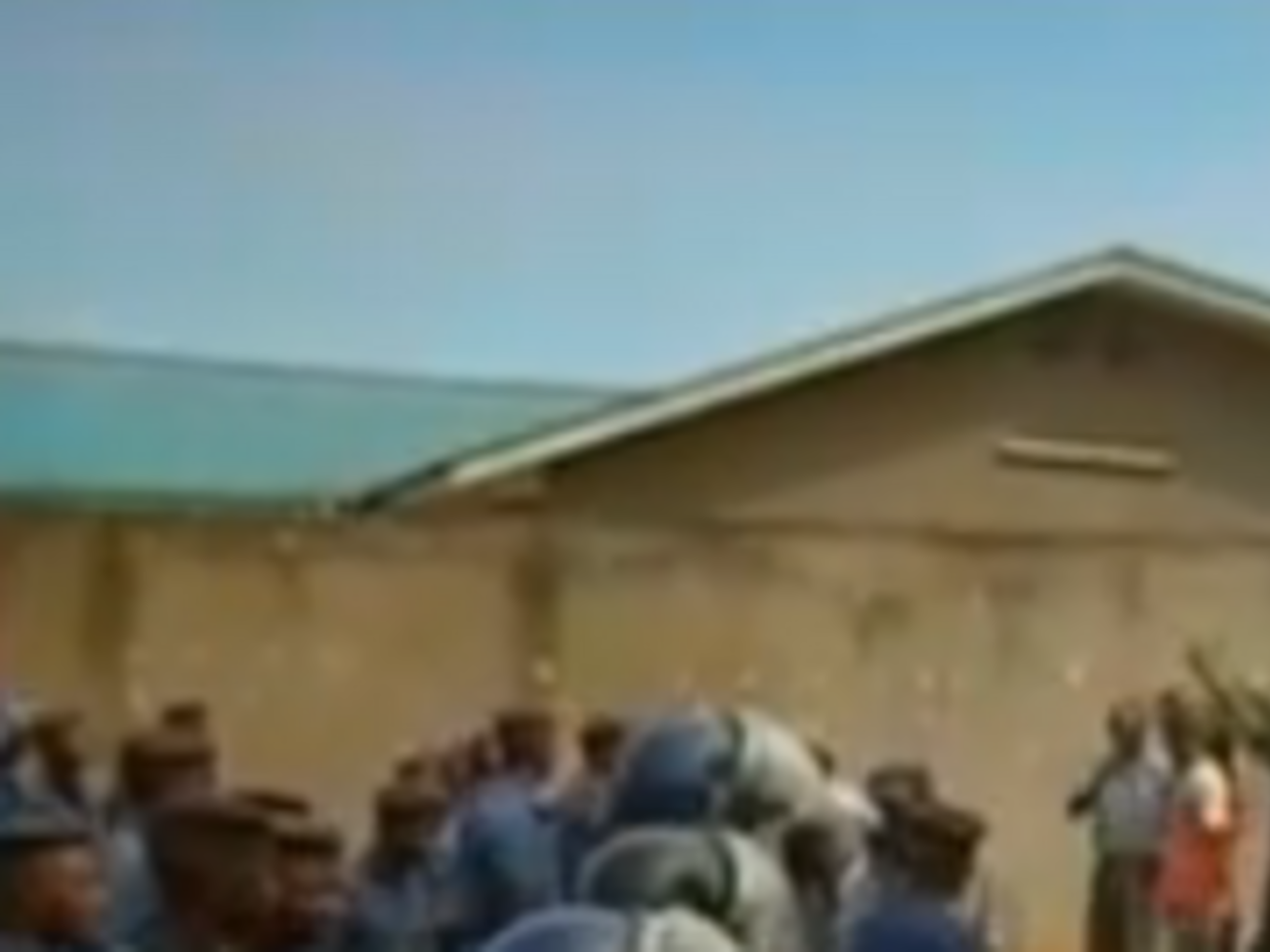 Демонстранты протестуют против решения действующего президента Пьера Нкурунзизы, правящего страной уже 10 лет, баллотироваться на третий срок