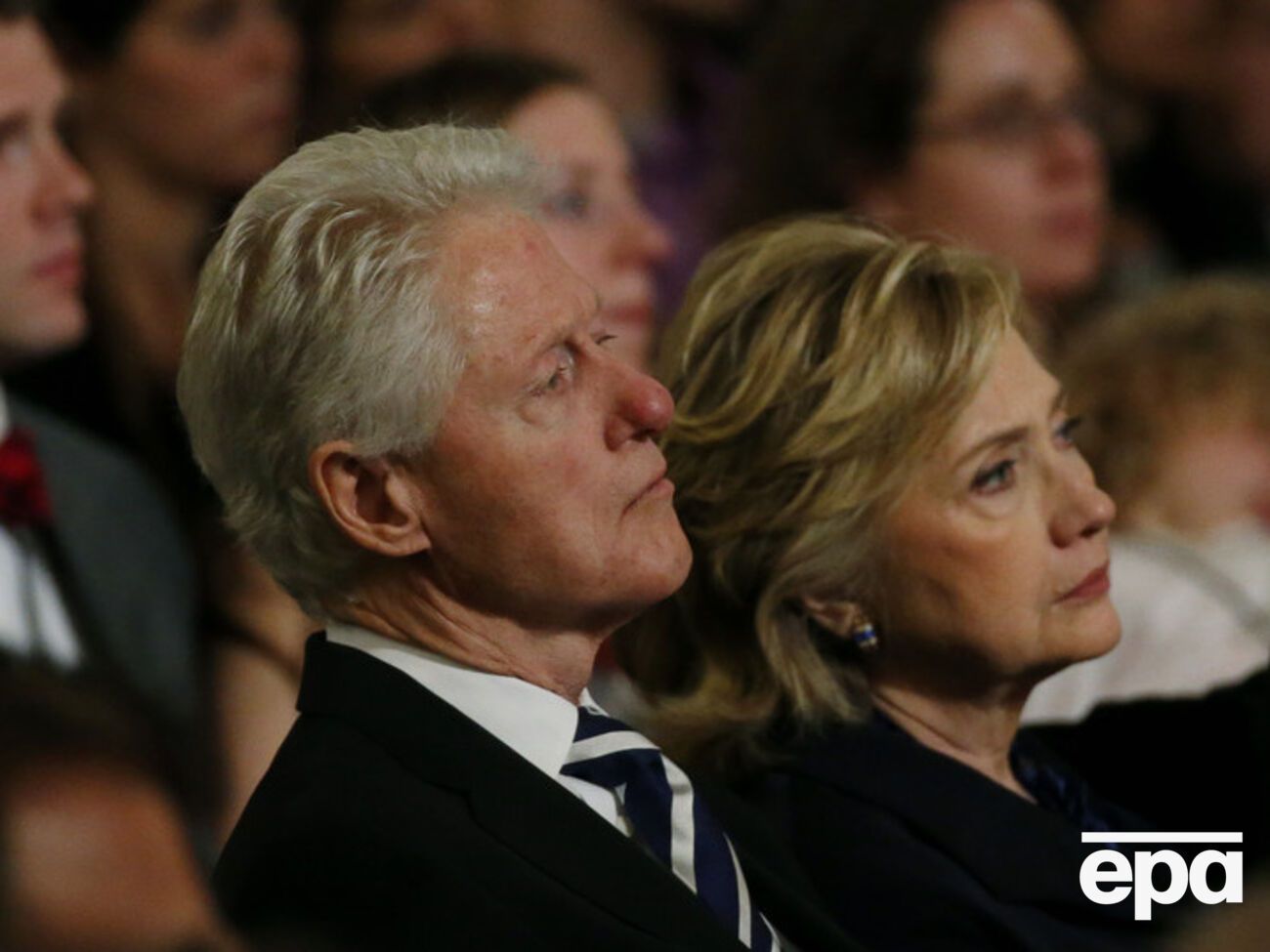 Семейство Клинтон оказалось под серьезным репутационным ударом