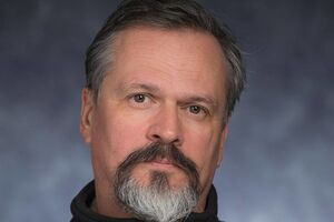 Максим Кантор: Мы же не звери, мы готовы даже полюбить хохла, который искренне предан России и знает свое место