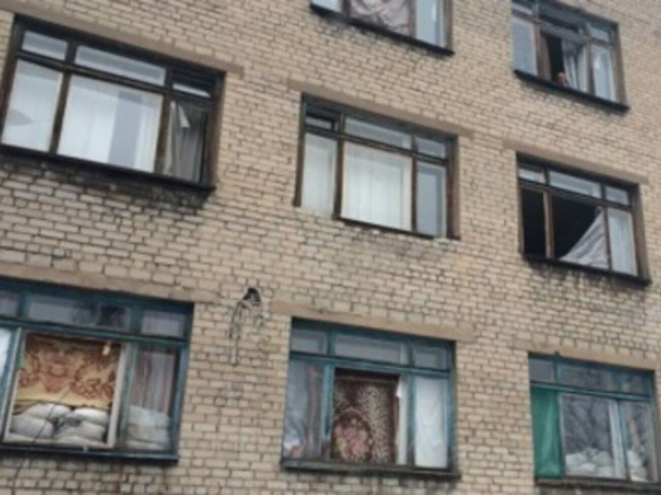 Без электричества и большей части инфраструктуры медицинский персонал до сих пор находит возможность справляться