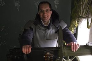 Бутусов: Разрушить железобетон, рассчитанный на прием 200-тонных гигантов, осколочно-фугасными снарядами, пусть даже 152-мм калибра, которые и применялись в районе ДАП, физически невозможно