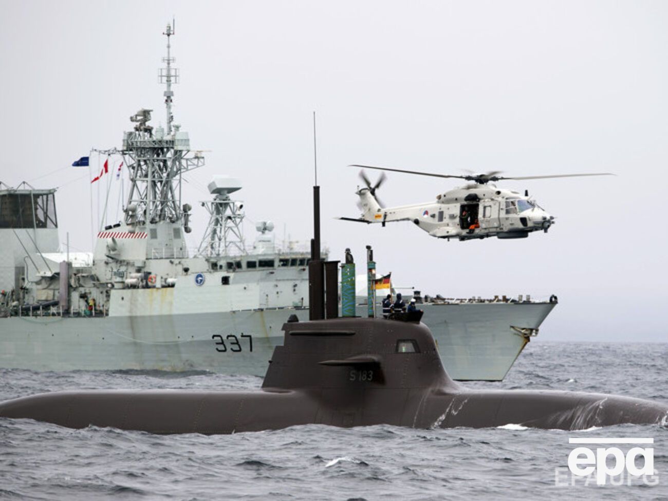 В учениях задействованы подлодки, надводные корабли и самолеты