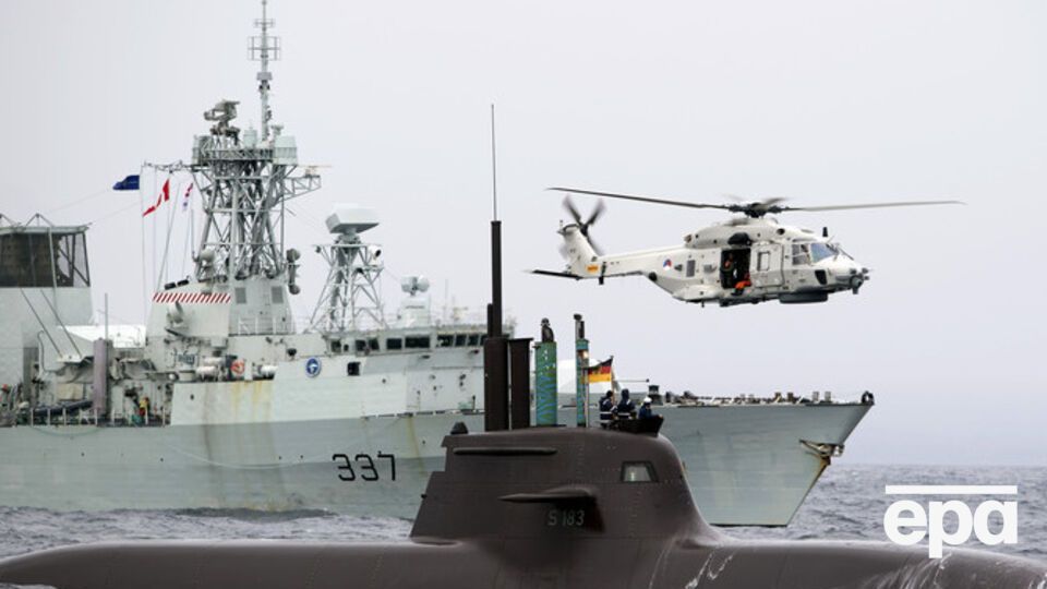 В учениях задействованы подлодки, надводные корабли и самолеты