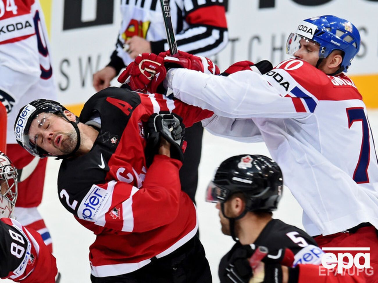 Канадцы уверенно обыграли чехов в Праге