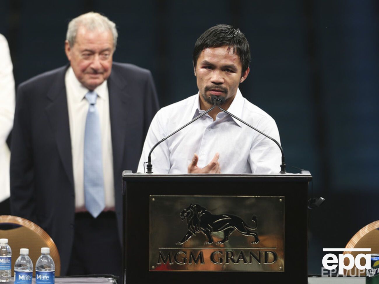 Несмотря на поражение Пакьяо, соотечественники продолжают им гордиться