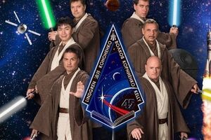 Экипаж МКС в костюмах джедаев