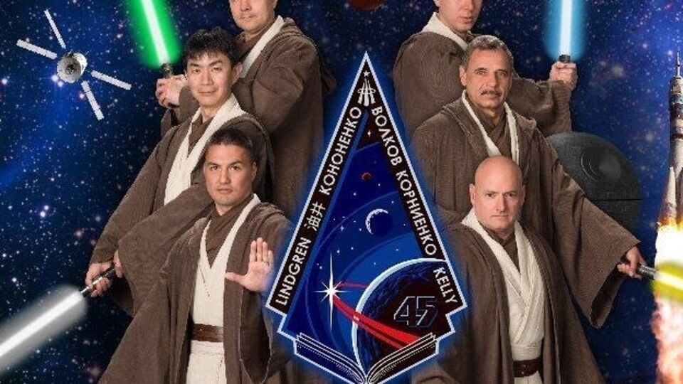 Экипаж МКС в костюмах джедаев