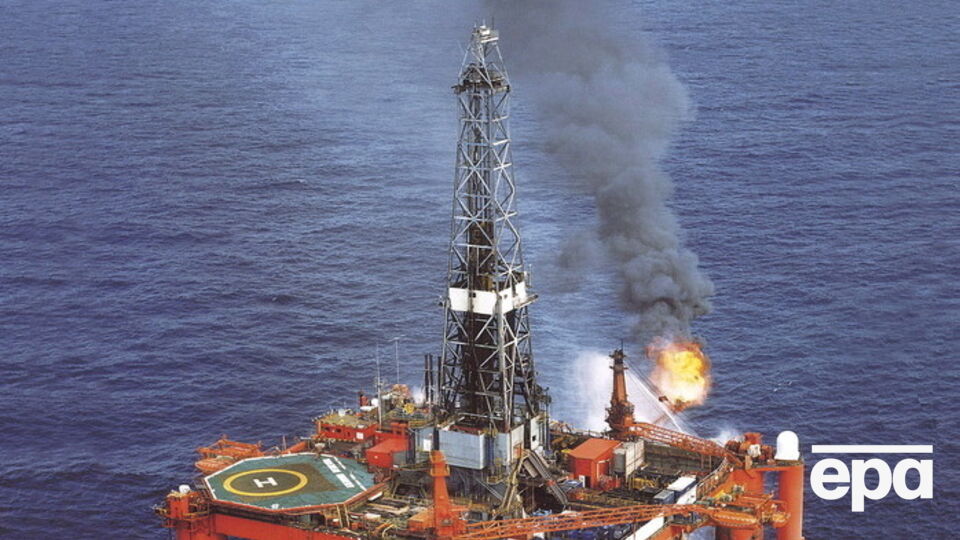 Цена на нефть откатилась до показателей воскресенья