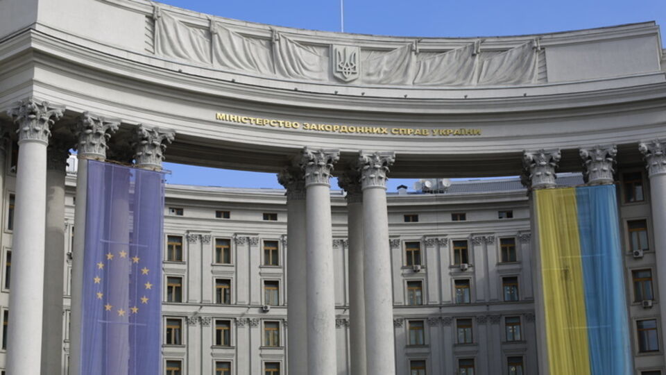 МИД: Украинца эвакуируют, если ему не понадобится операция