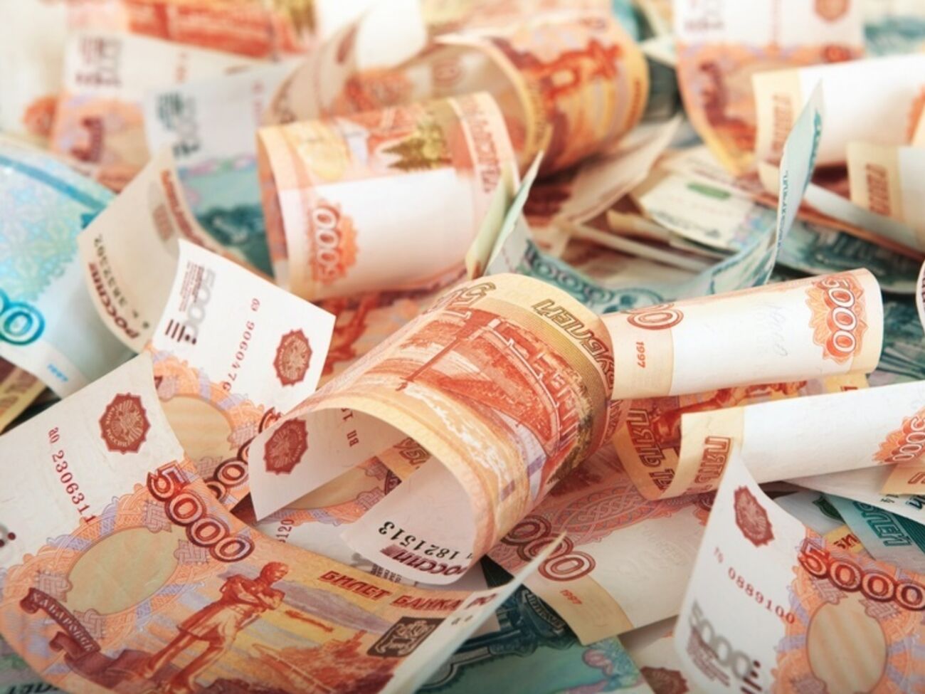 До полного восстановления российской экономики еще далеко, учитывая, что данные исследования указывают на наиболее значительное месячное падение за шесть лет