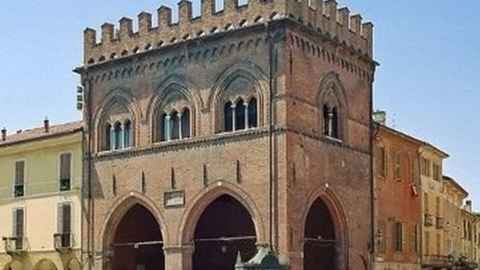 Памятник является визитной карточкой городка