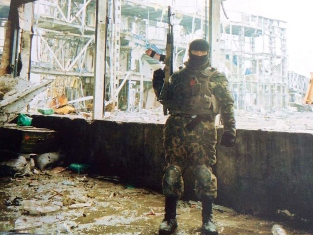 Разведчик Евгений, который "погиб смертью храбрых", хотя на самом деле он жив