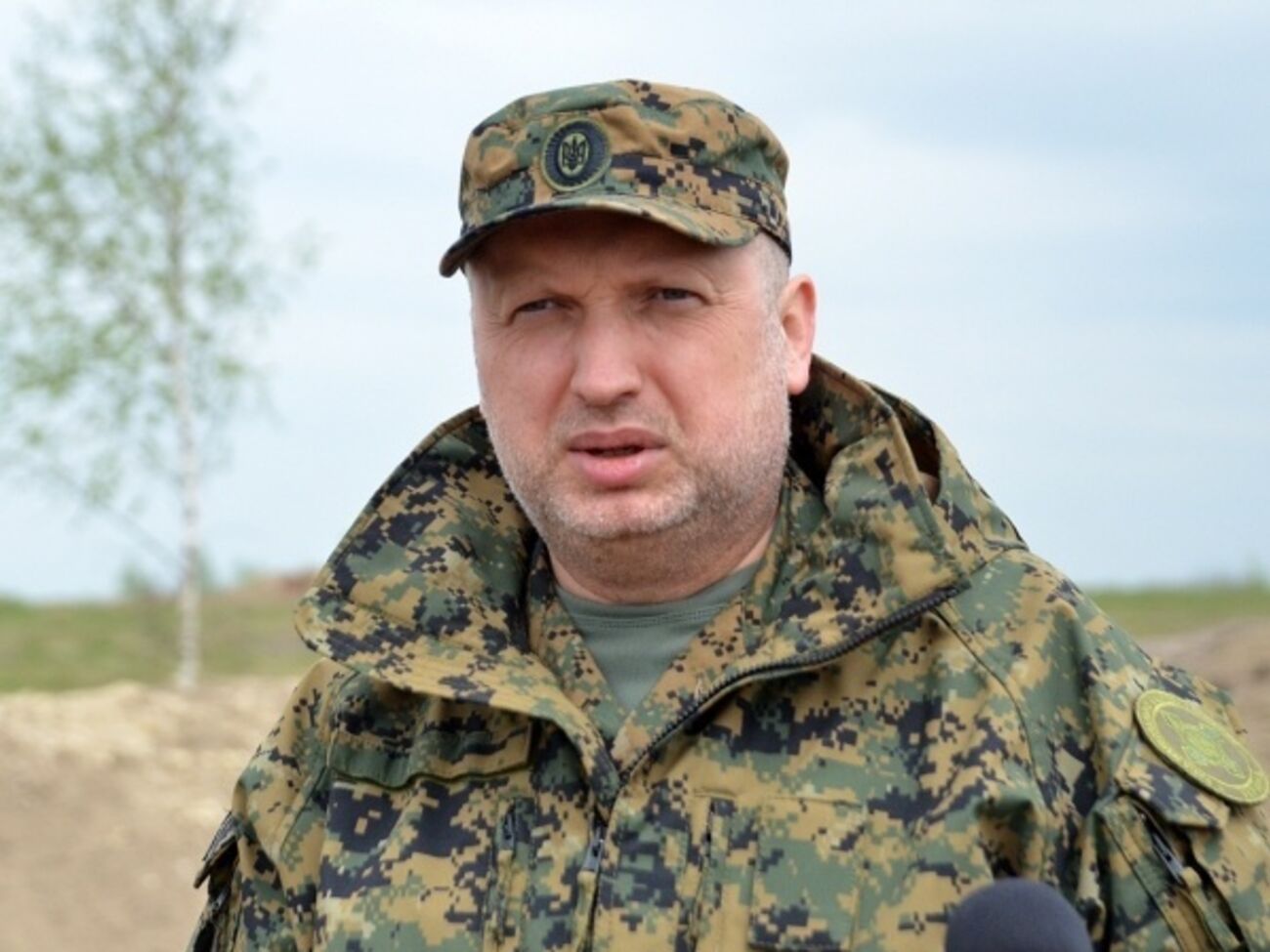 Турчинов проинспектировал оборонные сооружения