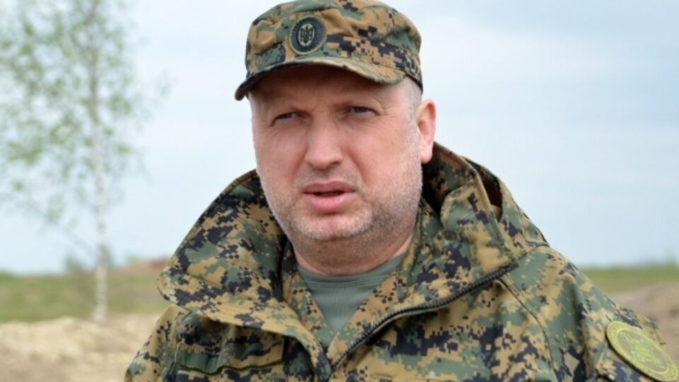 Турчинов проинспектировал оборонные сооружения