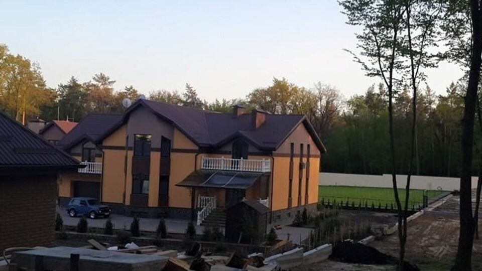 Дом в Лесниках, возле которого напали на журналистов телеканала ZIK