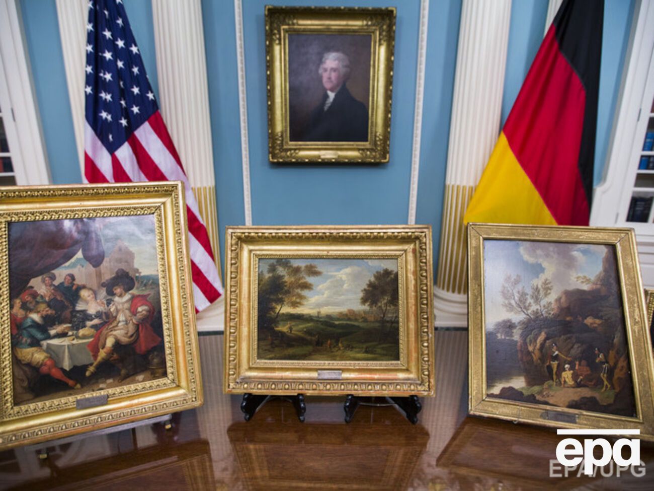 Уникальные полотна во время войны были выиграны в покер или куплены на рынке