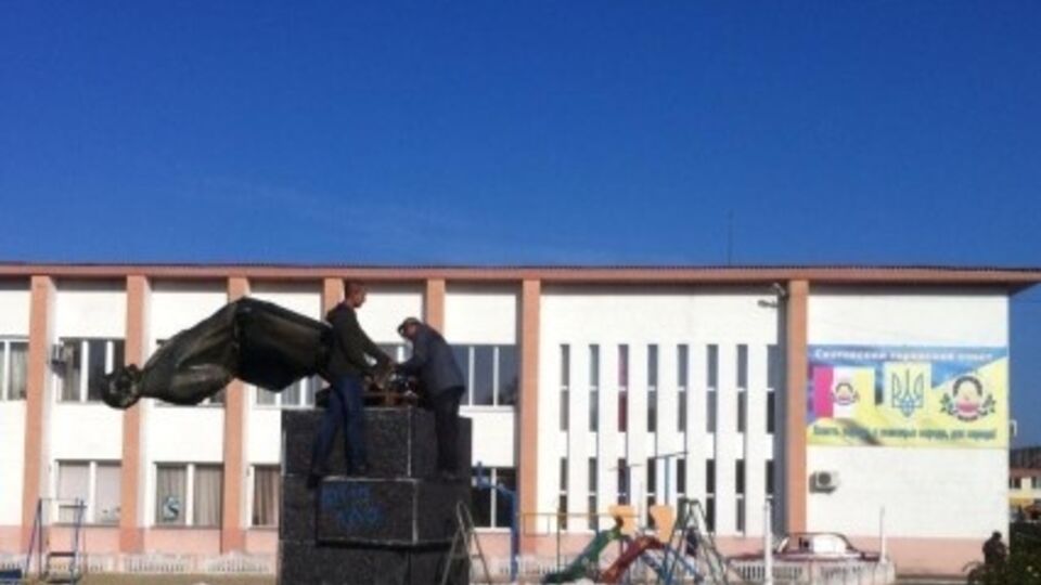 Тягнибок: Народный ленинопад продолжается