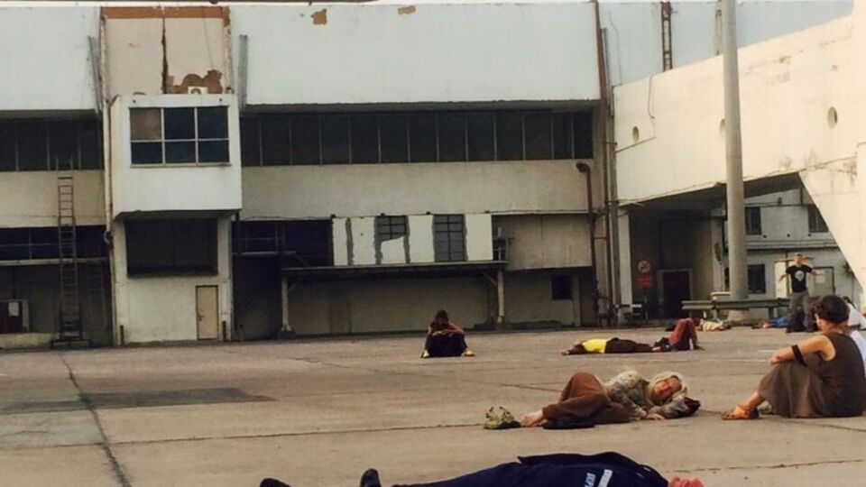 Как эвакуированные из Непала украинцы ждали вылета из Дели в Баку. Фоторепортаж