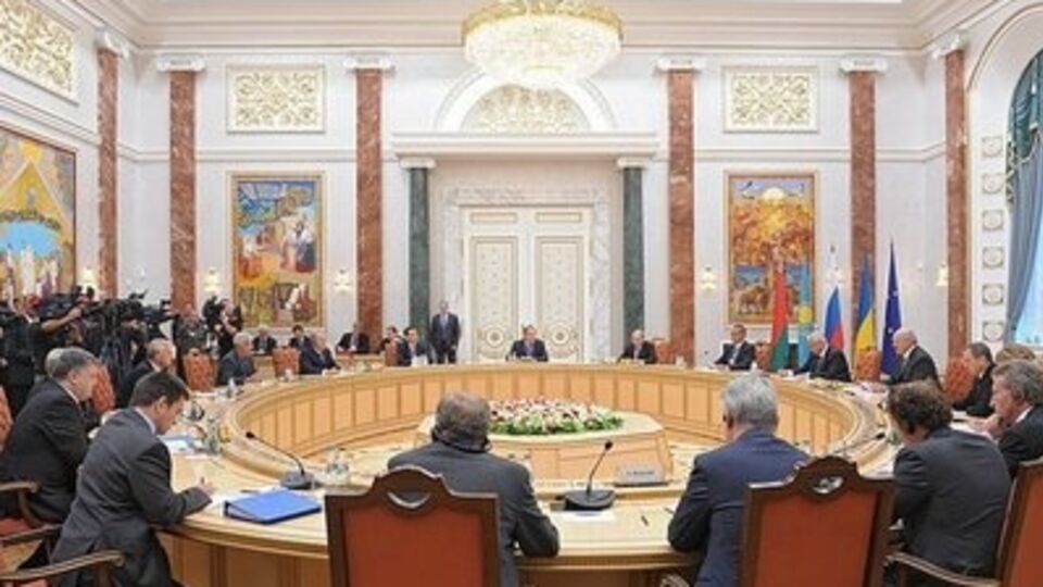 В Минске проходит переговоры с боевиками