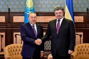 Назарбаев пригласил Порошенко приехать в Казахстан