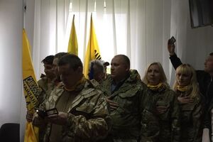 Самооборона Майдана зашла на заседание суда в Ровно, после чего судья скрылась