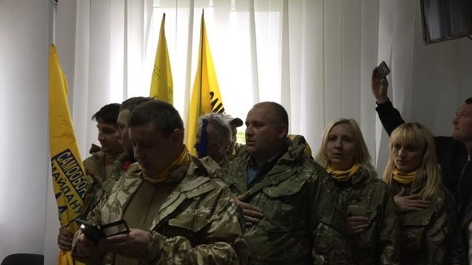Самооборона Майдана зашла на заседание суда в Ровно, после чего судья скрылась