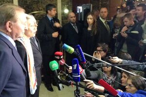 Участники встречи общаются с прессой