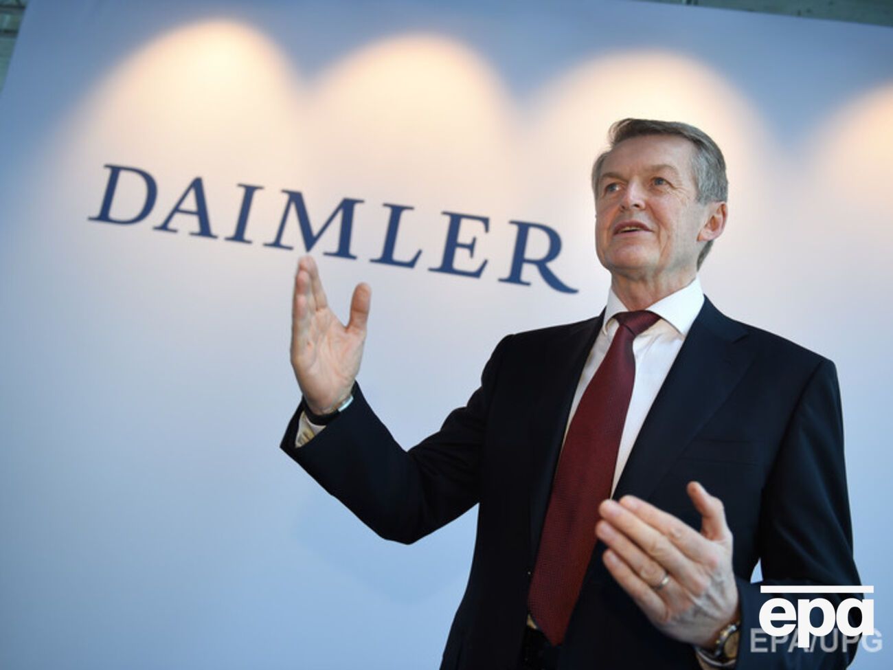 Компания Daimler выпустит на дороги самоуправляющиеся грузовики
