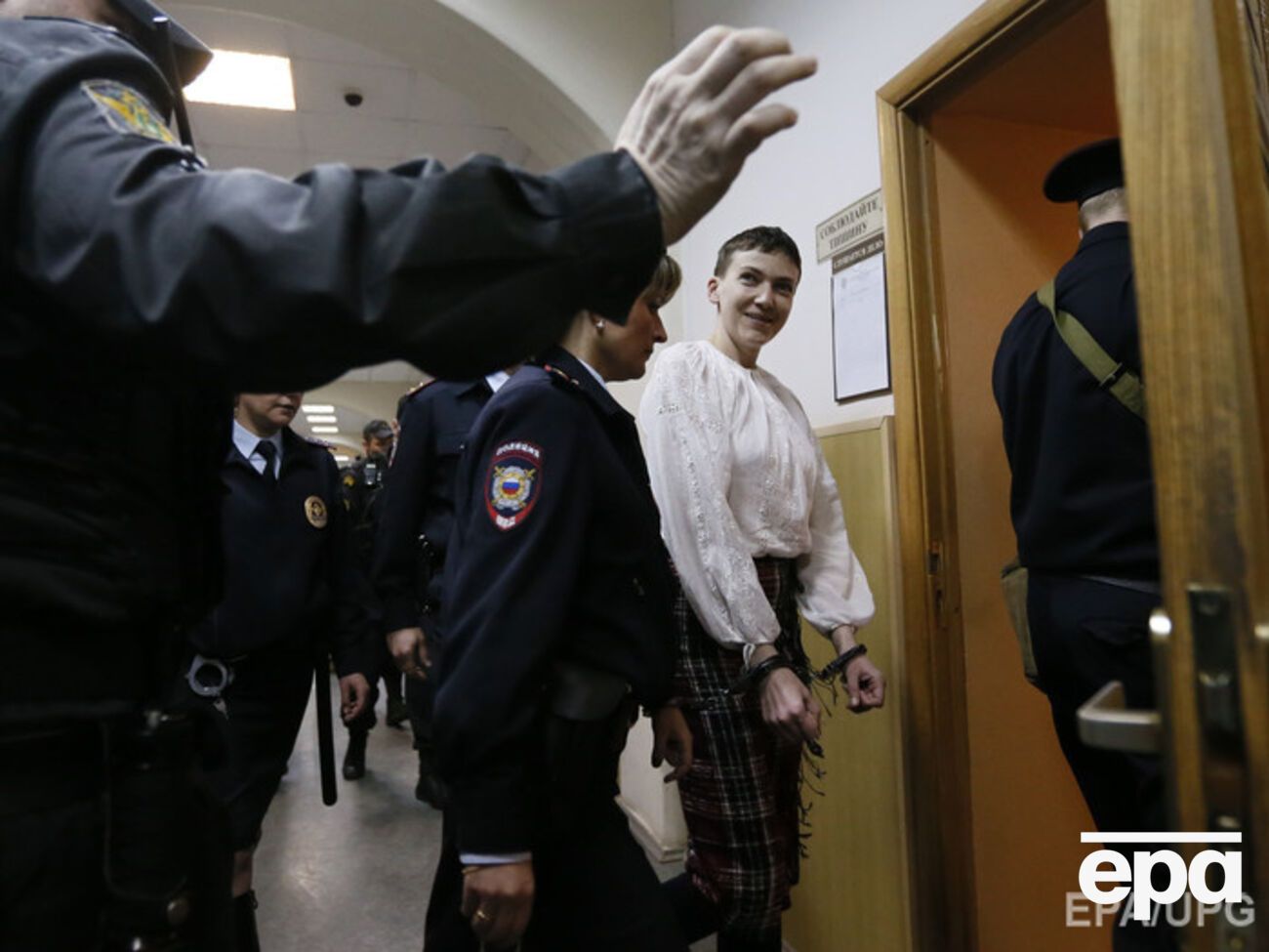 Савченко оставили под арестом