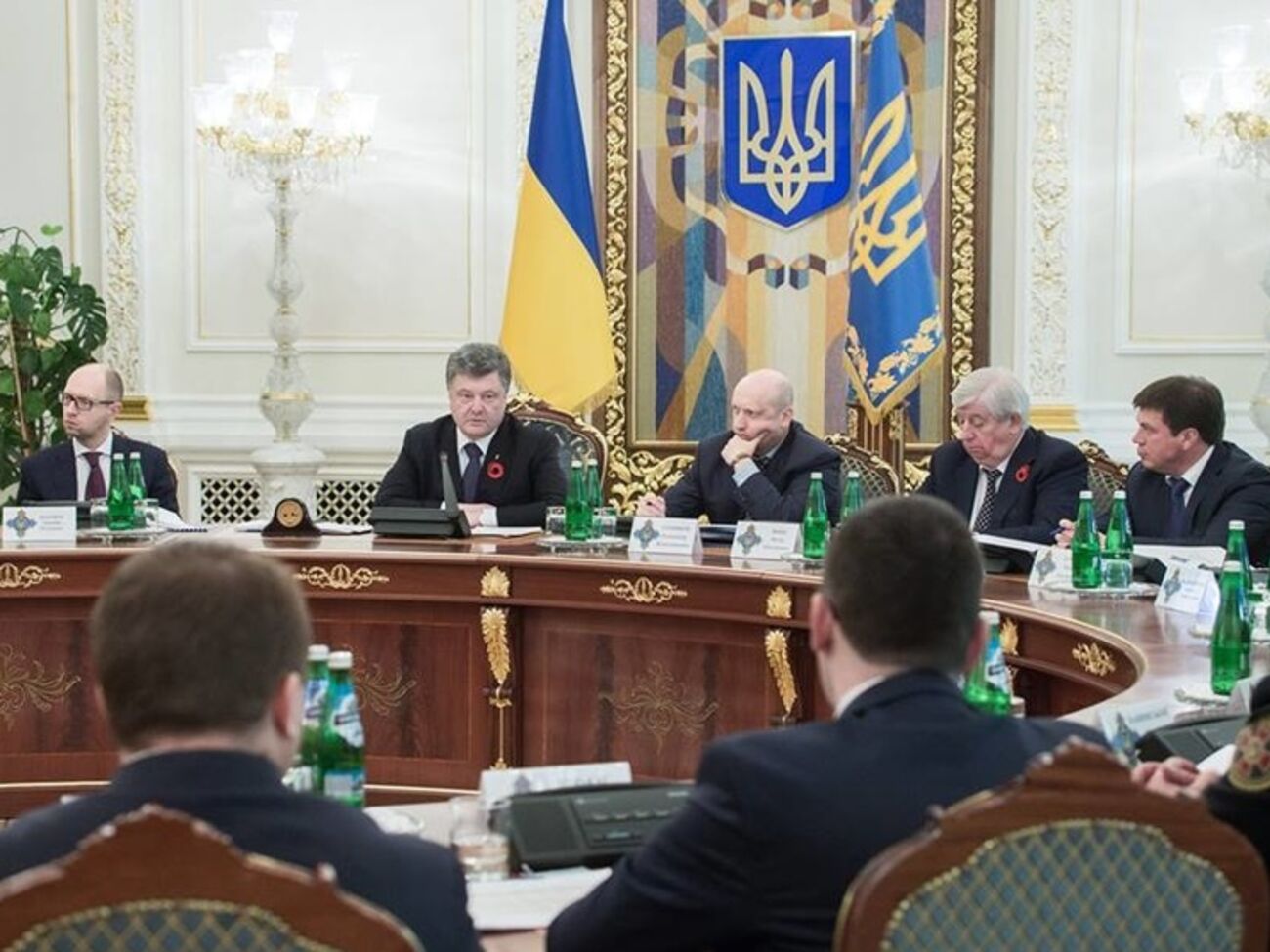 Порошенко:&nbsp;"Росвоенторг" продолжает регулярно поставлять боевикам вооружение и военную технику, боеприпасы, вещевое имущество и топливо