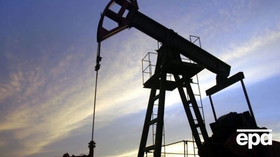 Нефть Brent подешевела более чем на $1