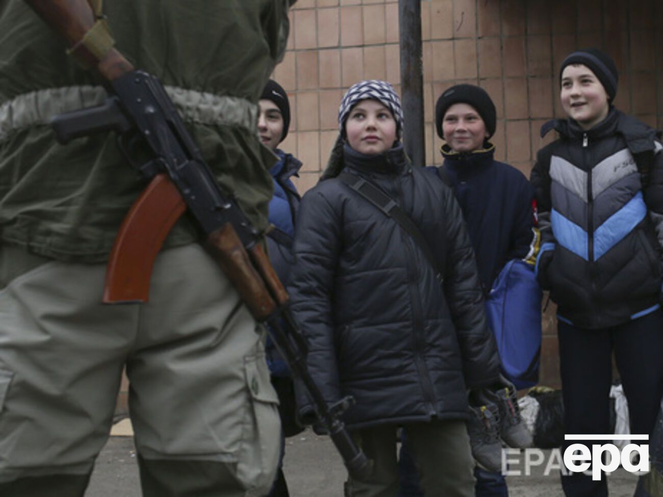 Гуманитарную помощь доставили также и детям