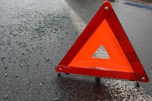 На полевой дороге в районе Запорожья столкнулись два военных тягача