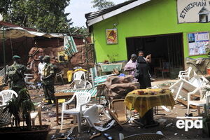 Очевидец: Ему надели автомобильную шину на шею и затем его подожгли