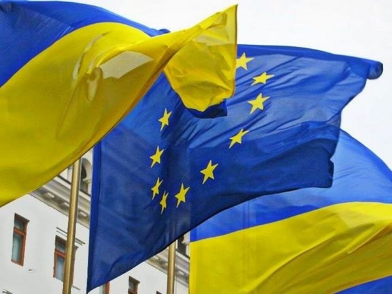 Аналогичные лингвистические претензии выдвинуты некоторыми странами-членами к текстам соглашений об ассоциации с Молдовой и Грузией