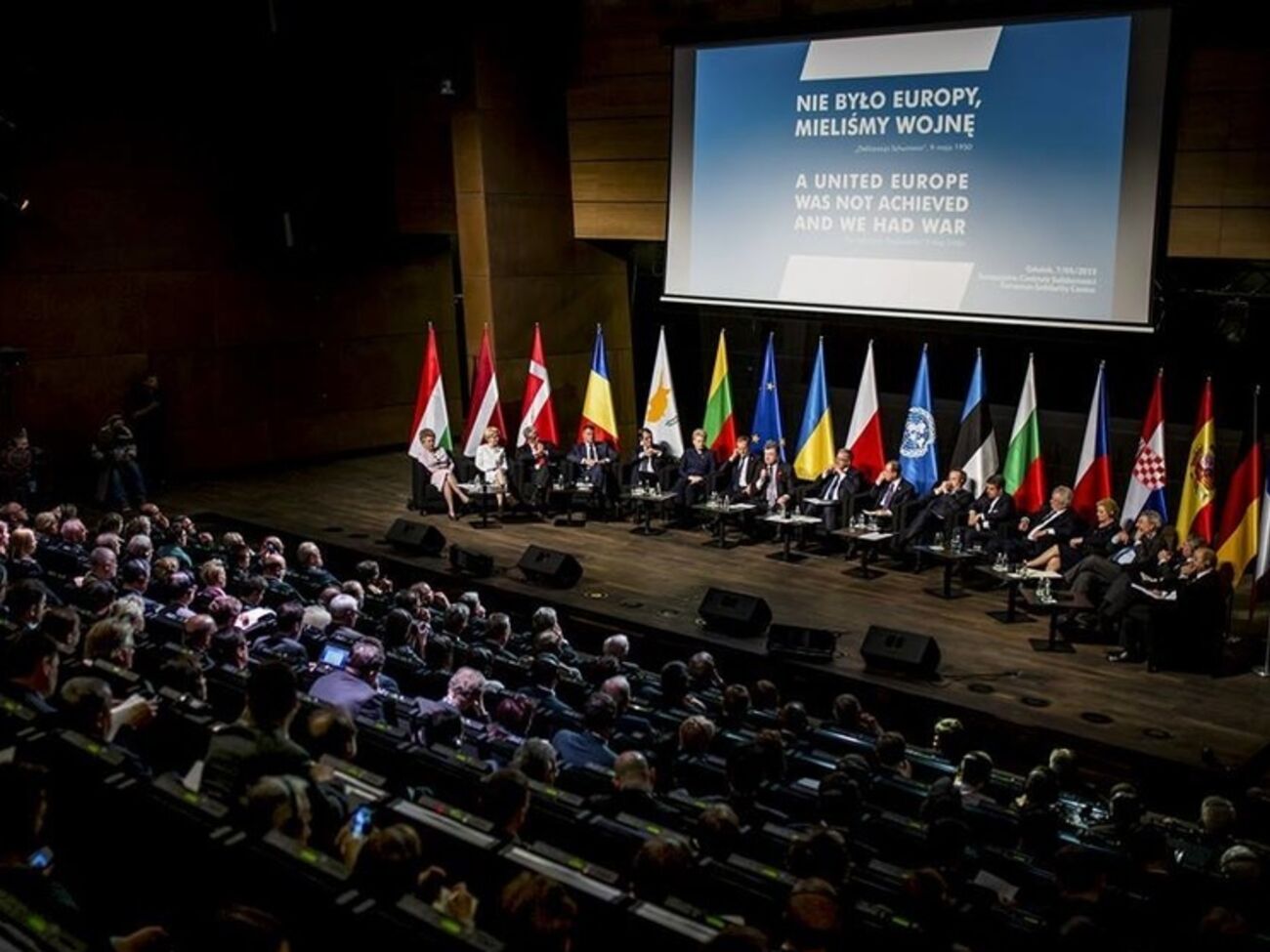 Порошенко призвал игнорировать парад 9 мая в Москве