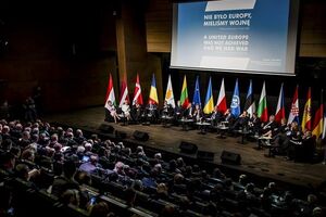 Порошенко призвал игнорировать парад 9 мая в Москве