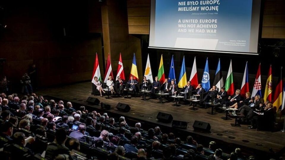 Порошенко призвал игнорировать парад 9 мая в Москве