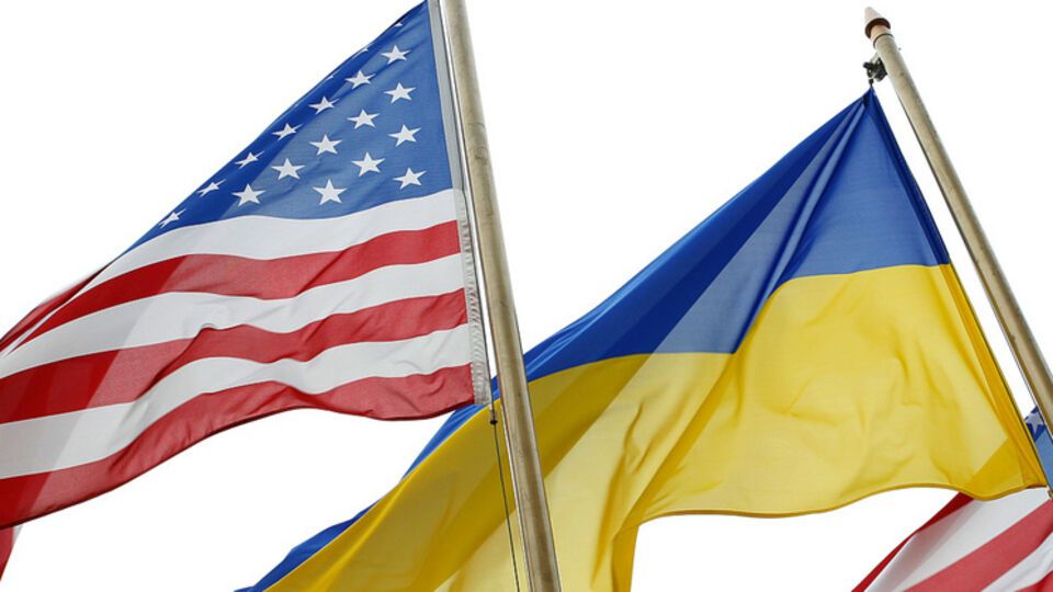 Украина, с ее современной армией и прозападным правительством, имеет мало общего с моджахедами 1980-х, за исключением того, что их территории были захвачены превосходящей военными силами Москвой