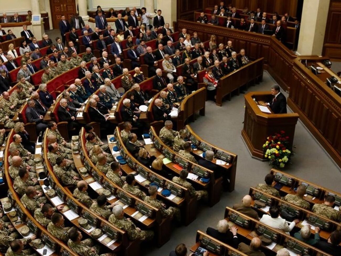 Порошенко: 2072 украинца стали Героями Советского Союза