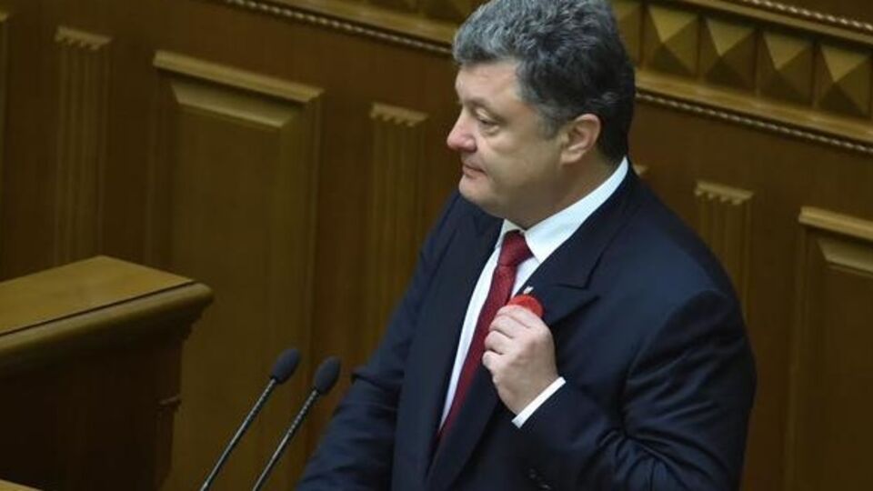 Порошенко сообщил, что 21 военнослужащий получил звание Героя Украины