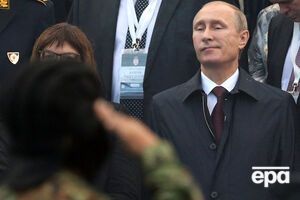 Закончились дни, когда президент США Джордж Буш-младший и другие западные лидеры присоединялись к Путину на трибунах Кремля