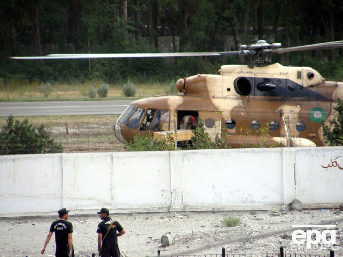 На борту вертолета находились 17 человек