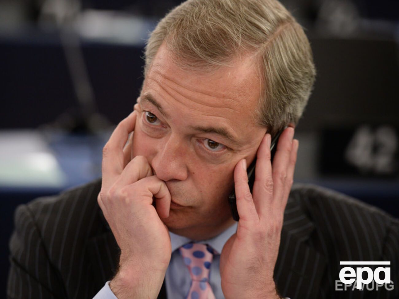 Фарадж, тем не менее, остается депутатом Европарламента от UKIP